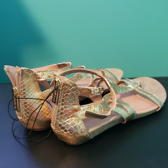 Sandals - Picture 2 of 4